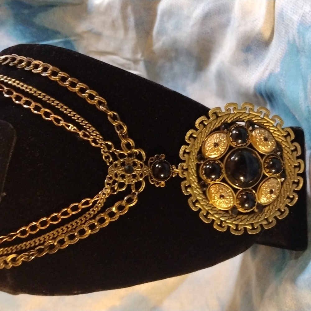 Necklace beautiful large pendant antique looking black and gold